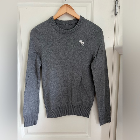 Abercrombie gray sweater (s) - Picture 1 of 2